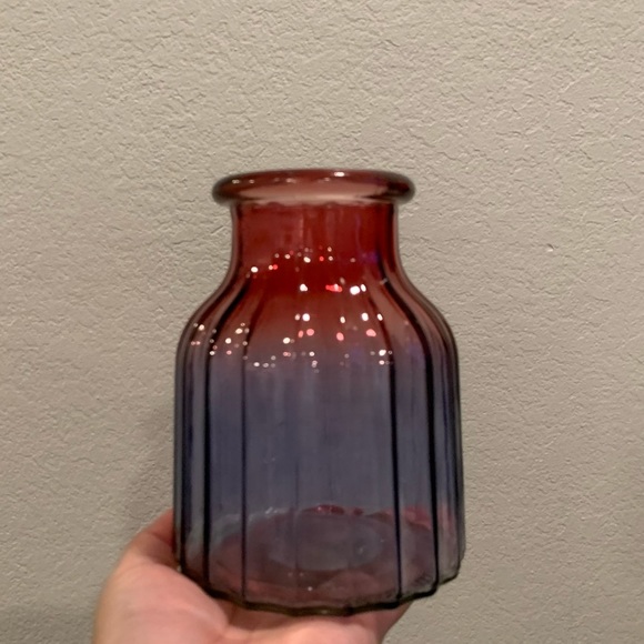 Ombré glass vase (magenta and lavender) - Picture 3 of 4